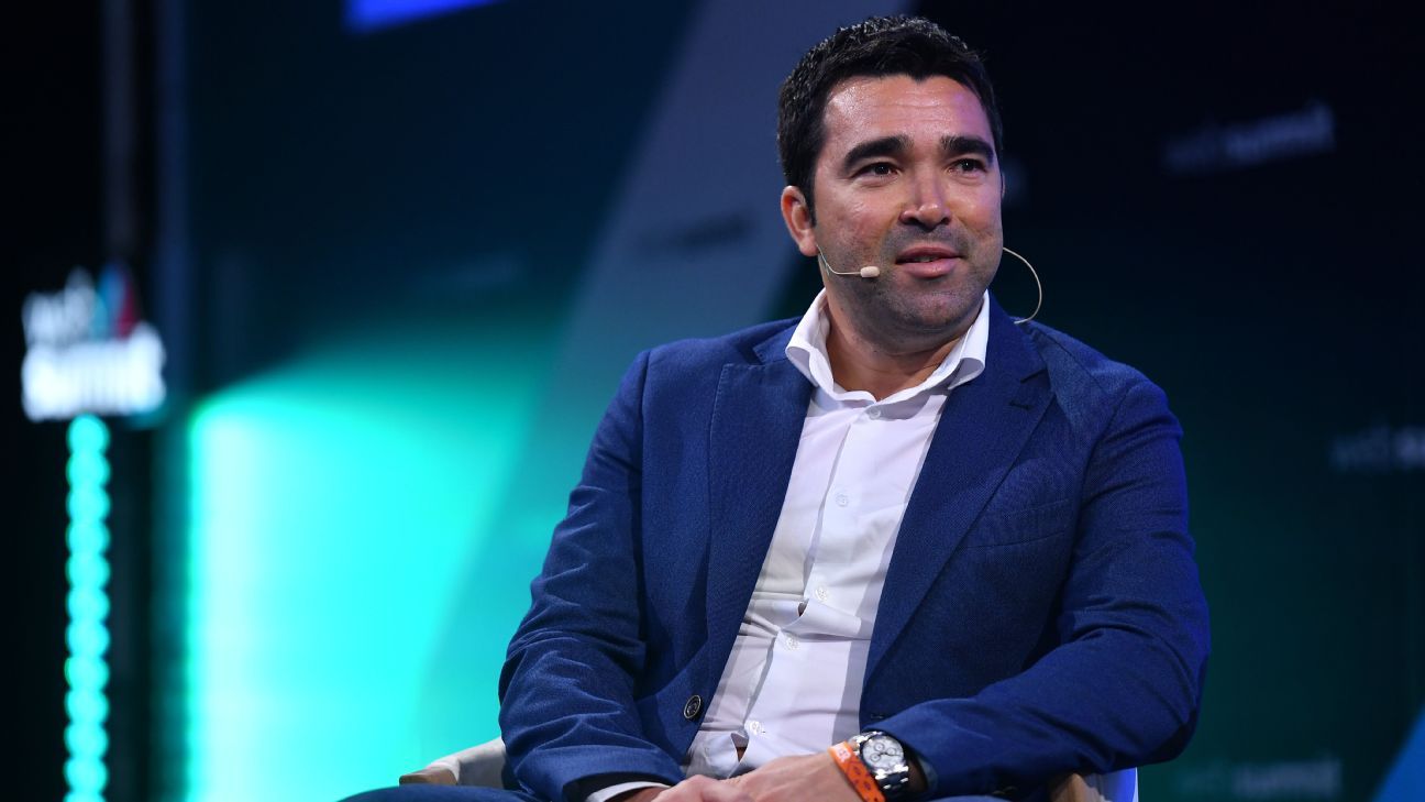 Barcelona deny Deco exit reports after transfer window woes