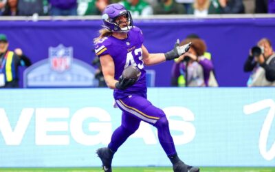 Vikings' Van Ginkel picks off Jets' Rodgers, returns it for TD