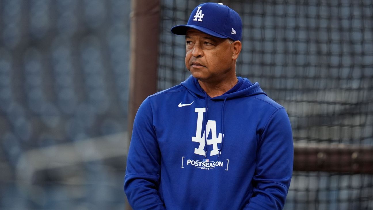 Dave Roberts questions Manny Machado's throw into Dodgers' dugout