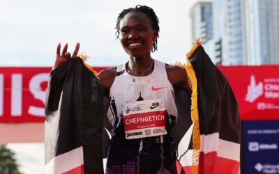 Ruth Chepngetich smashes world record at Chicago Marathon