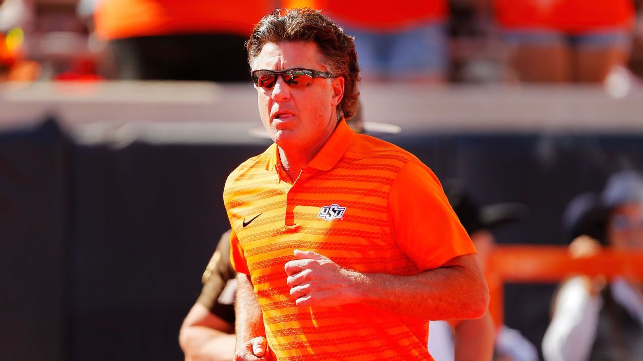 Oklahoma State coach Gundy injures eye after run-in on ranch