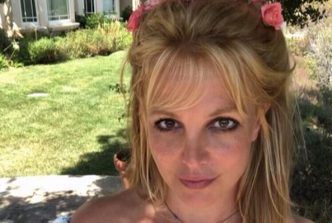 Britney Spears Flaunts ‘British Accent' While Revealing Her Fireplace Burned Off Her Hair, Eyebrows, And Eyelashes 4 Years After Accidentally Burning Down Home Gym