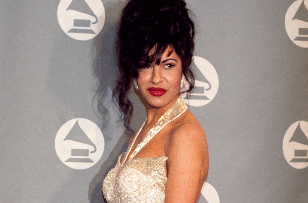 Selena Gets National Medal of Arts, & More Best Latin Music News