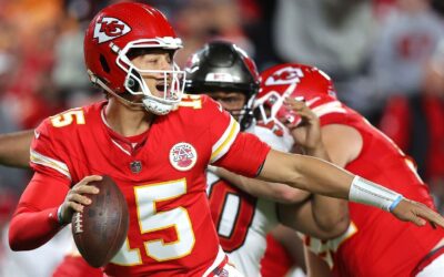 Chiefs survive OT, Mahomes injury scare to beat Bucs