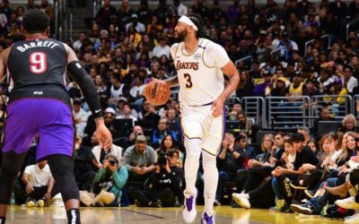 Lakers' Anthony Davis leaves win vs. Raptors with eye injury