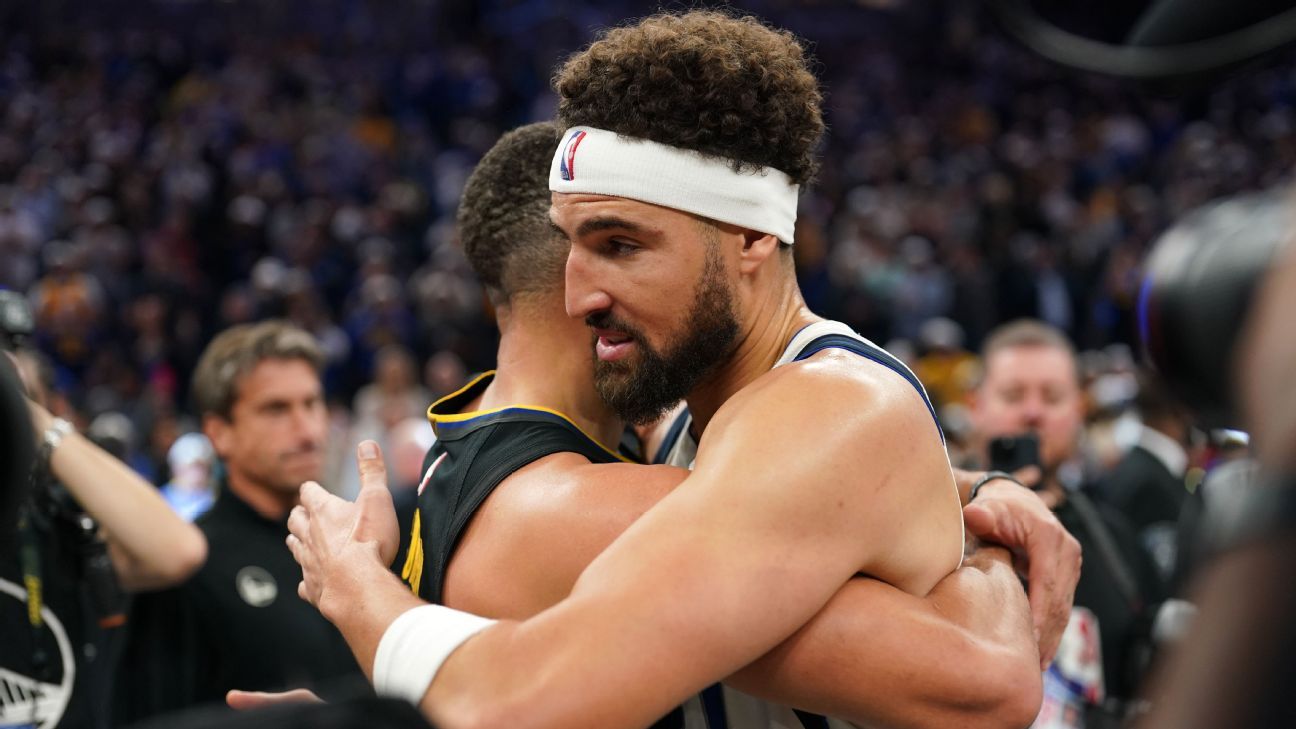 Mavs' Klay Thompson celebrated by Warriors in Bay Area return