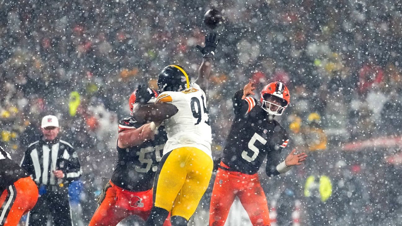 Winston, Browns overcome miscues, snow to take down Steelers