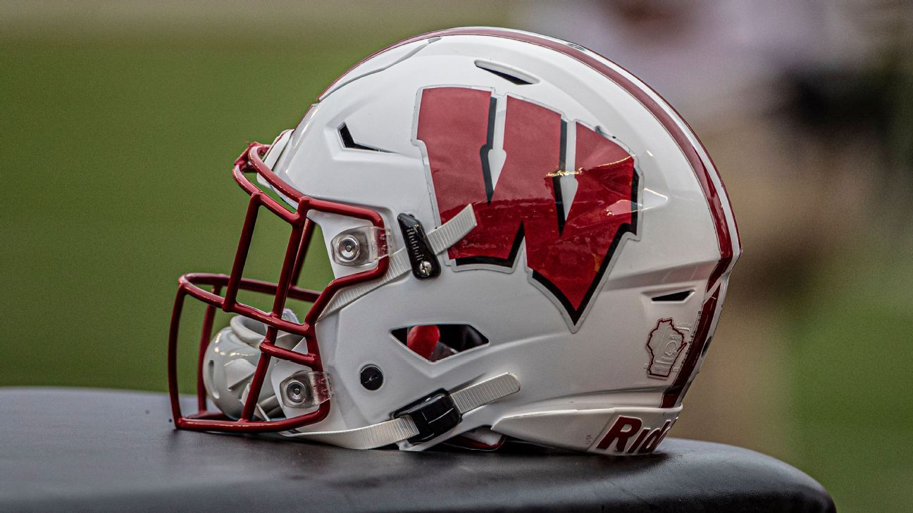 Carter Smith, No. 3 dual-threat 2025 QB, commits to Wisconsin