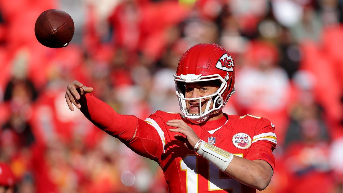 NFL Black Friday game 2024 live updates: Raiders vs. Chiefs