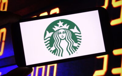 Starbucks Cuts Holiday Bonuses amid Tough Year