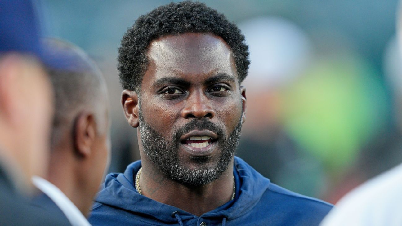 Sources - Sacramento St. discussing hiring Michael Vick as coach