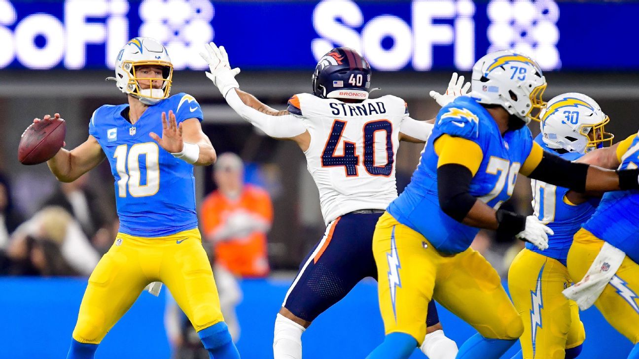 Chargers' comeback denies Broncos playoff-clinching win