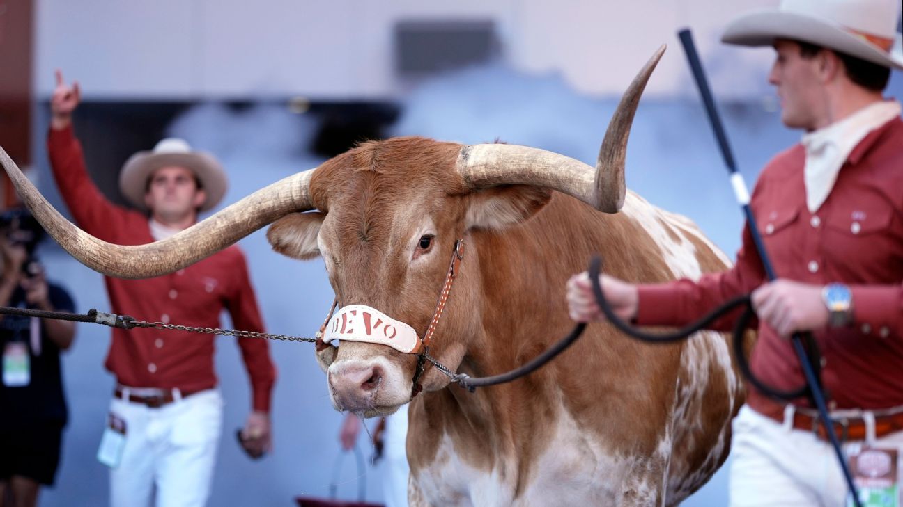 Texas mascot Bevo won't travel to Peach Bowl