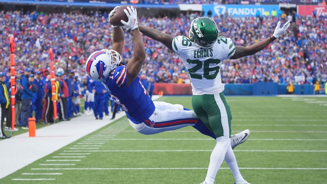 Bills WR Amari Cooper makes leaping grab for 30-yard TD