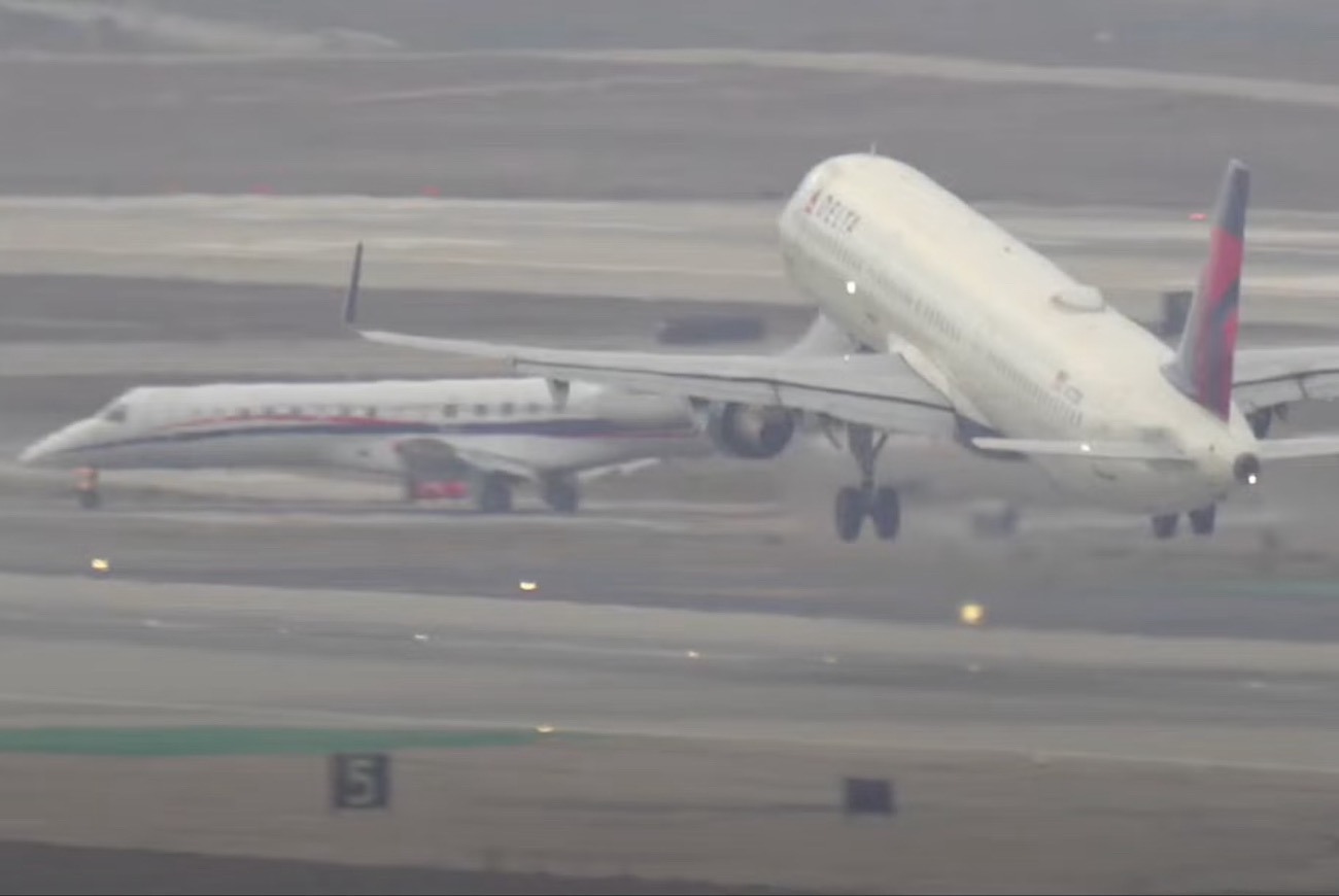 Suspenseful Footage Shows Moment Private Jet Carrying The Gonzaga University Men's Basketball Team Nearly Collides With Delta Passenger Plane At LAX