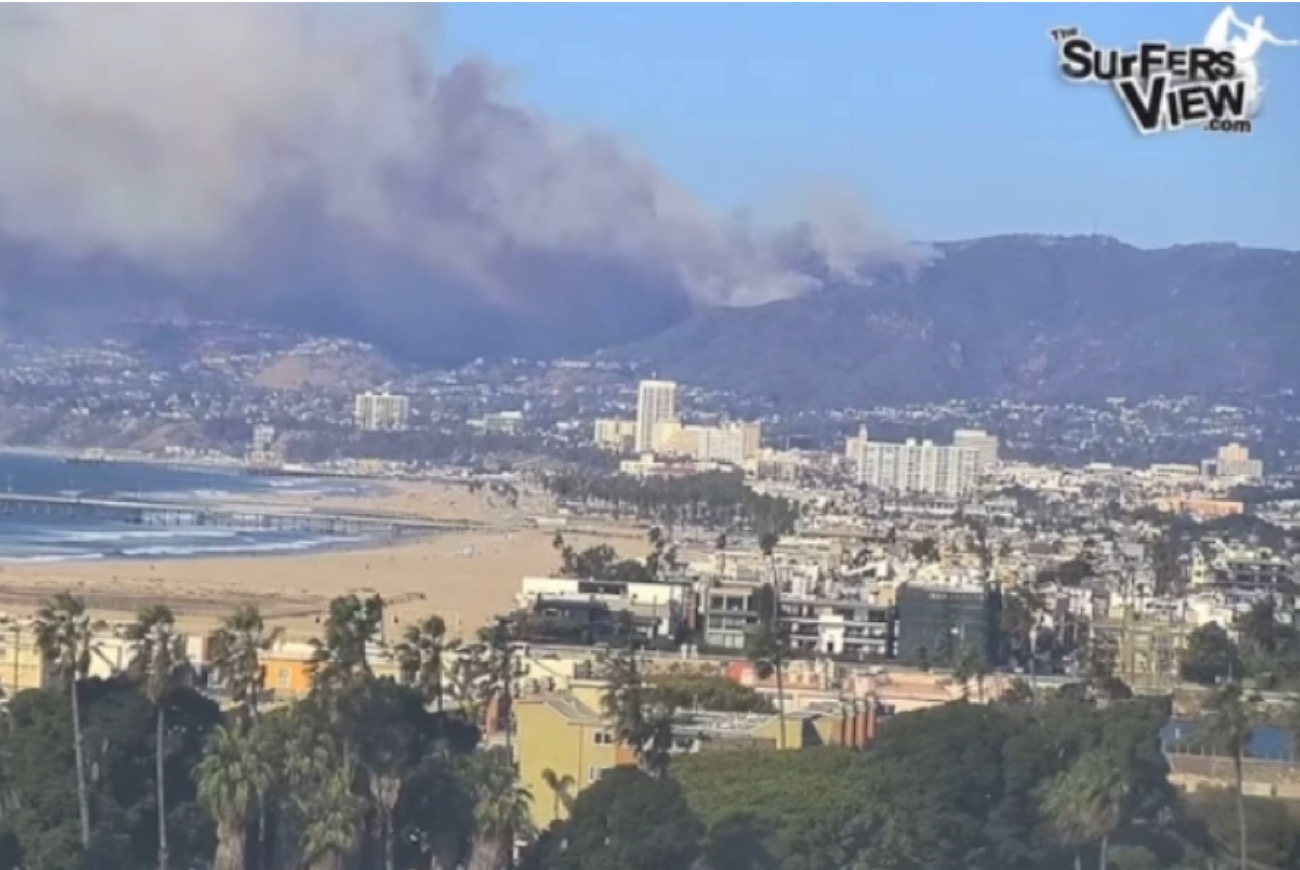 Brush Fire Spreads Through California • Hollywood Unlocked