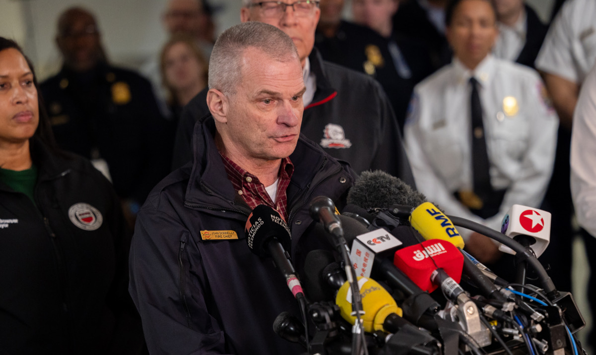 No Survivors in DC Plane Crash: Tragic Midair Collision Kills 31