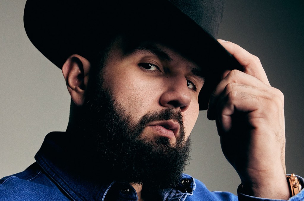 How to Watch Carlos Vives & Carin Leon Perform