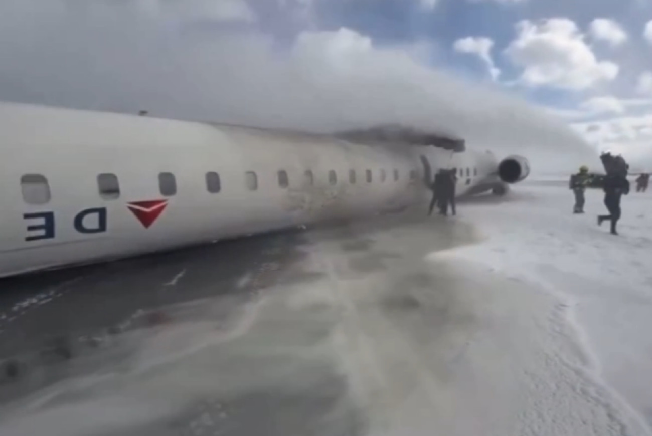 Delta Plane Crashes At Toronto’s Pearson Airpor • Hollywood Unlocked