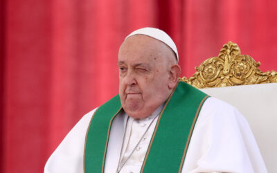Pope Francis Suffers 2 Acute Respiratory Crises • Hollywood Unlocked