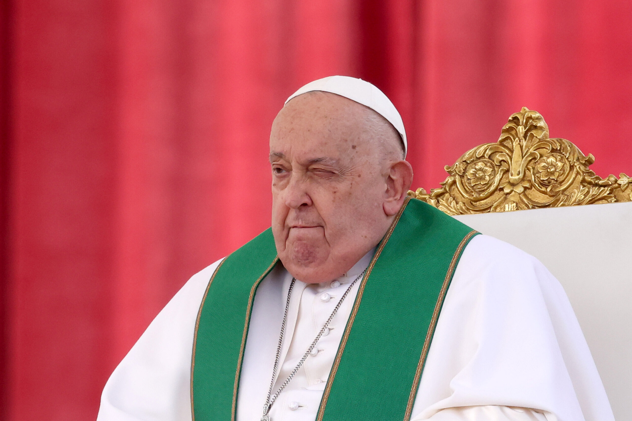 Pope Francis Suffers 2 Acute Respiratory Crises • Hollywood Unlocked