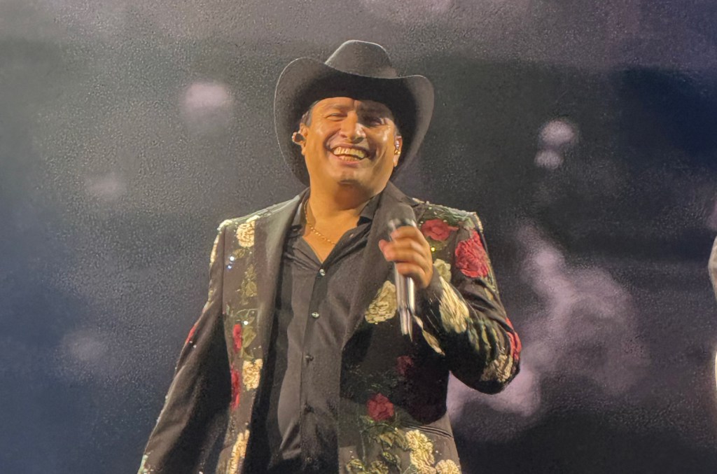 Julion Alvarez Gives His 1st U.S. Concert in 8 Years
