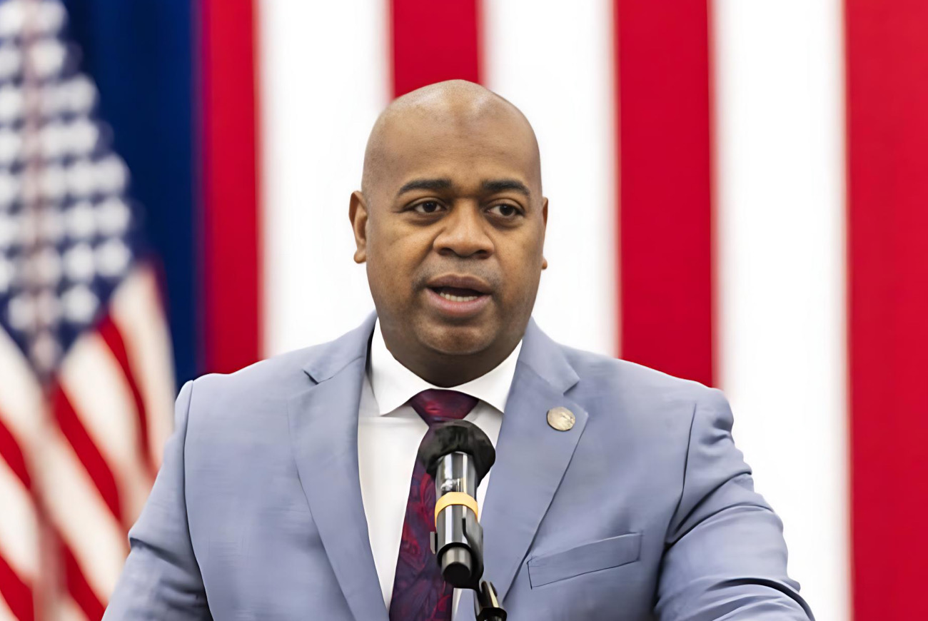 Mayor Ras Baraka Arrested During Protest • Hollywood Unlocked