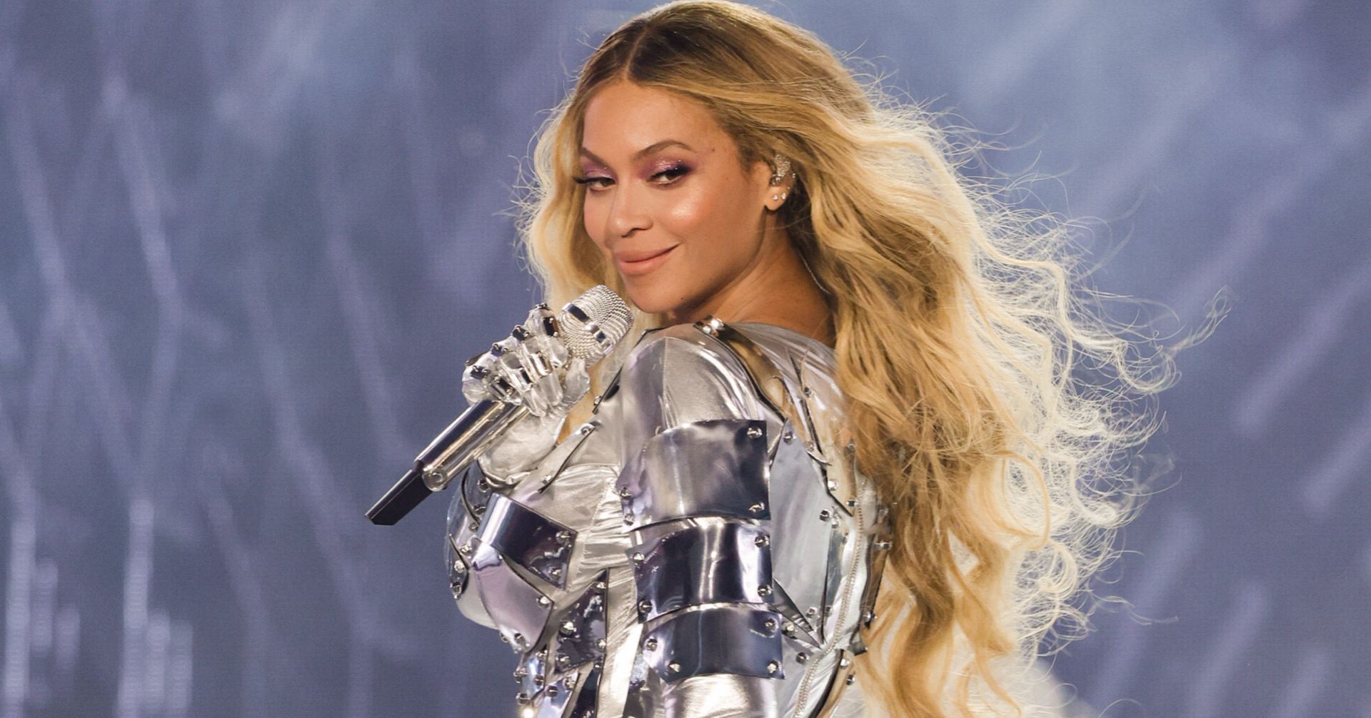 Beyoncé’s Pants Falls During Cowboy Carter Tour Stop in London — Flawlessly Recovers