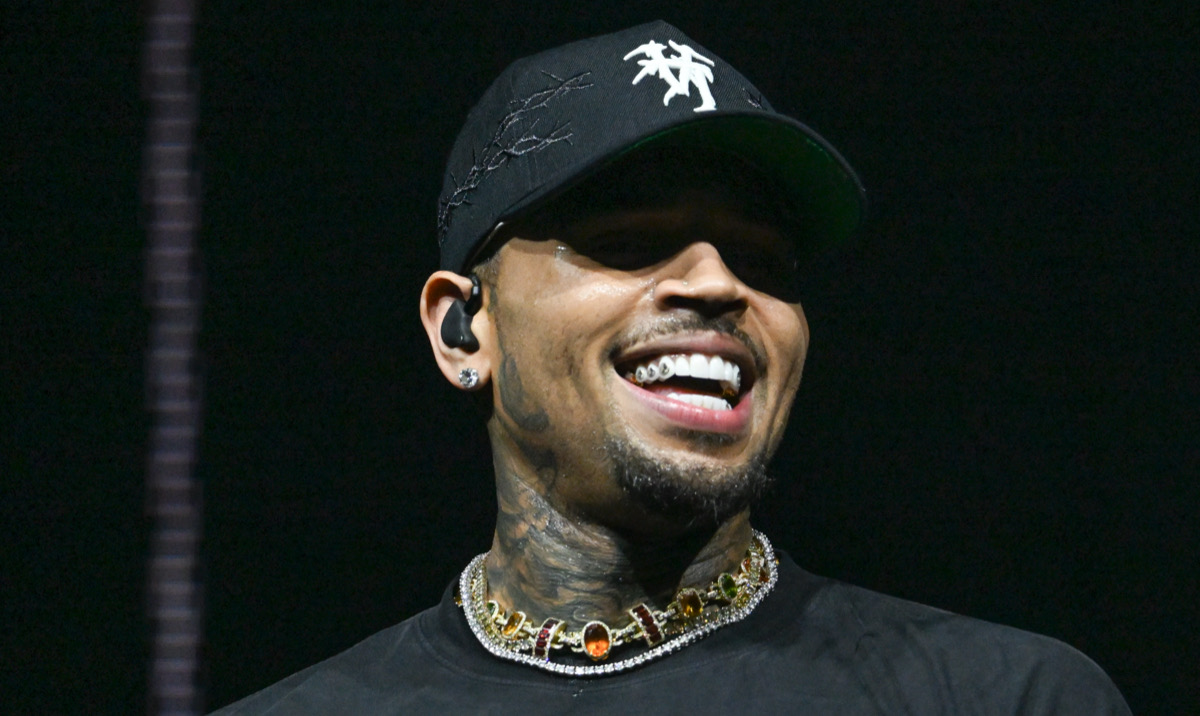 LOL! Chris Brown Says He Was About To Go “BHRIS BROWN” For A Second After Seeing Fans Complain About Statues At Breezy Bowl — Plans To Make Changes