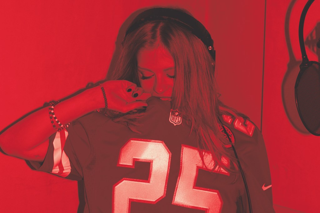 Luísa Sonza Drops Brazilian Version of Kansas City Chiefs 'Red Kingdom': Watch