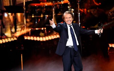 Raphael, 2025 Person of the Year, Performs at Latin Grammys