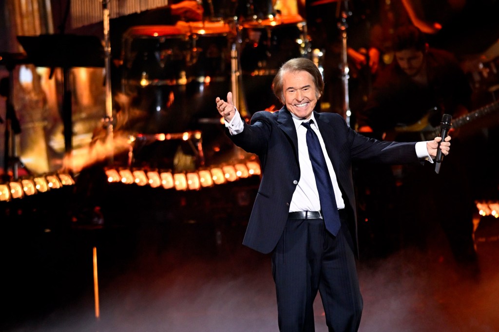 Raphael, 2025 Person of the Year, Performs at Latin Grammys