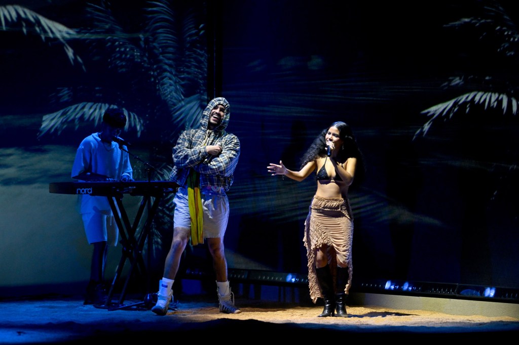 Bad Bunny & Chuwi Perform 'Weltita' at Latin Grammys 2025