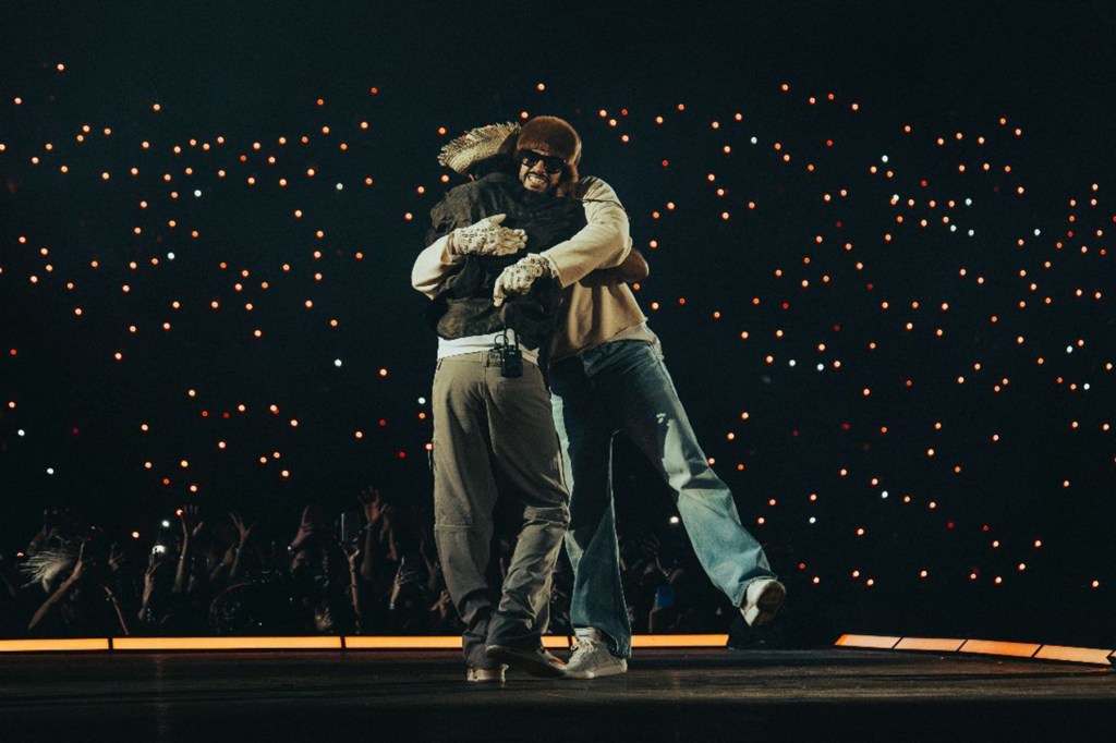 Romeo Santos Joins Bad Bunny for Surprise 'BOKeTE' Performance in DR