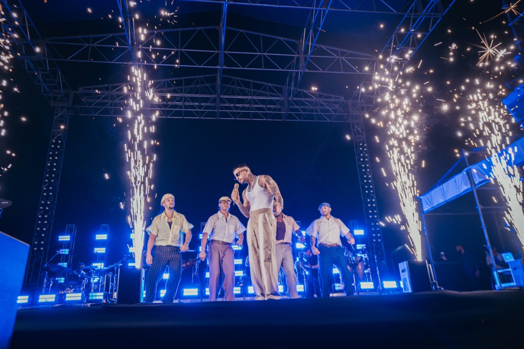 Rauw Alejandro Closes 2025 With a Free Show in Dominican Republic