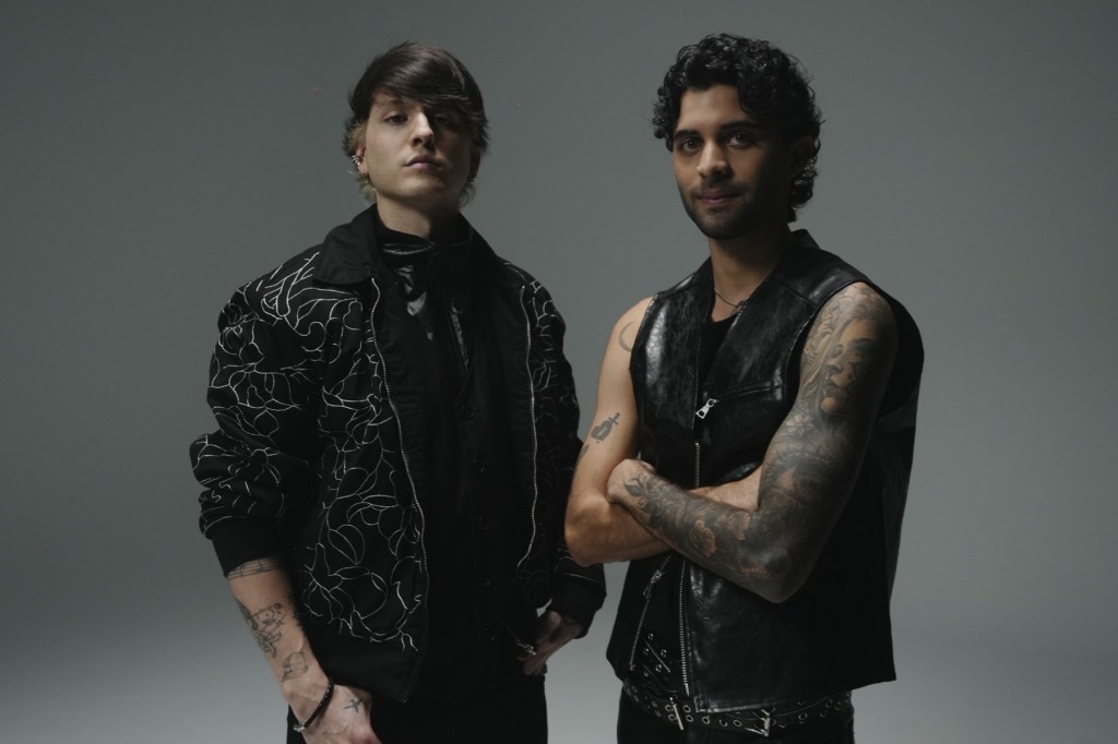 Ex-CNCO Members Erick Brian & Christopher Velez Reunite on 'Bajo Cero’